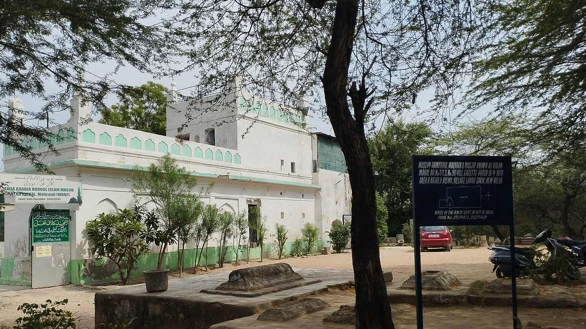 Gazetted property of Delhi waqf Board in Mehrauli qeBUzS